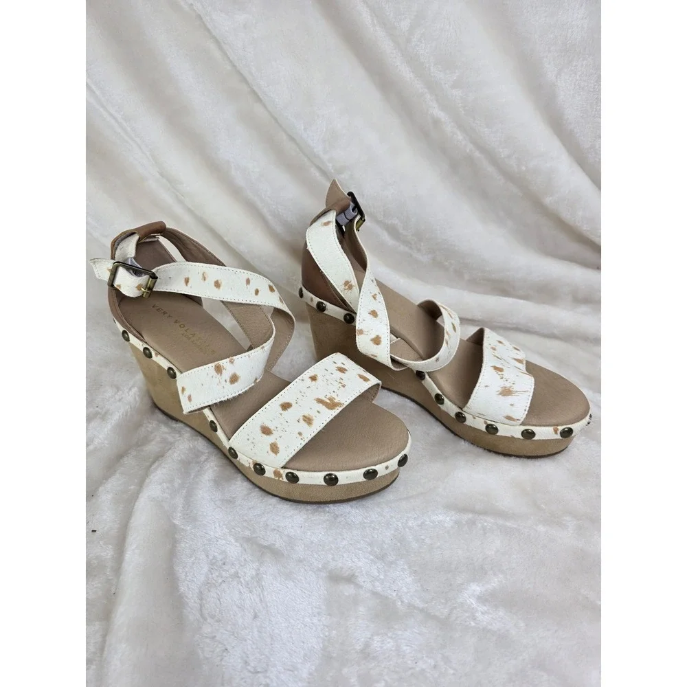 VERY VOLATILE Wedge Sandals White Brown Cowhide Studded Ankle Strap Women Size 9